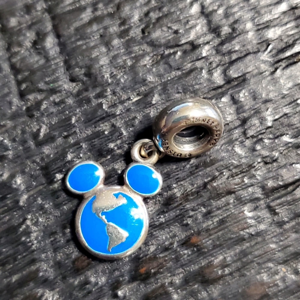 Pandora Disney Vacation Club charm